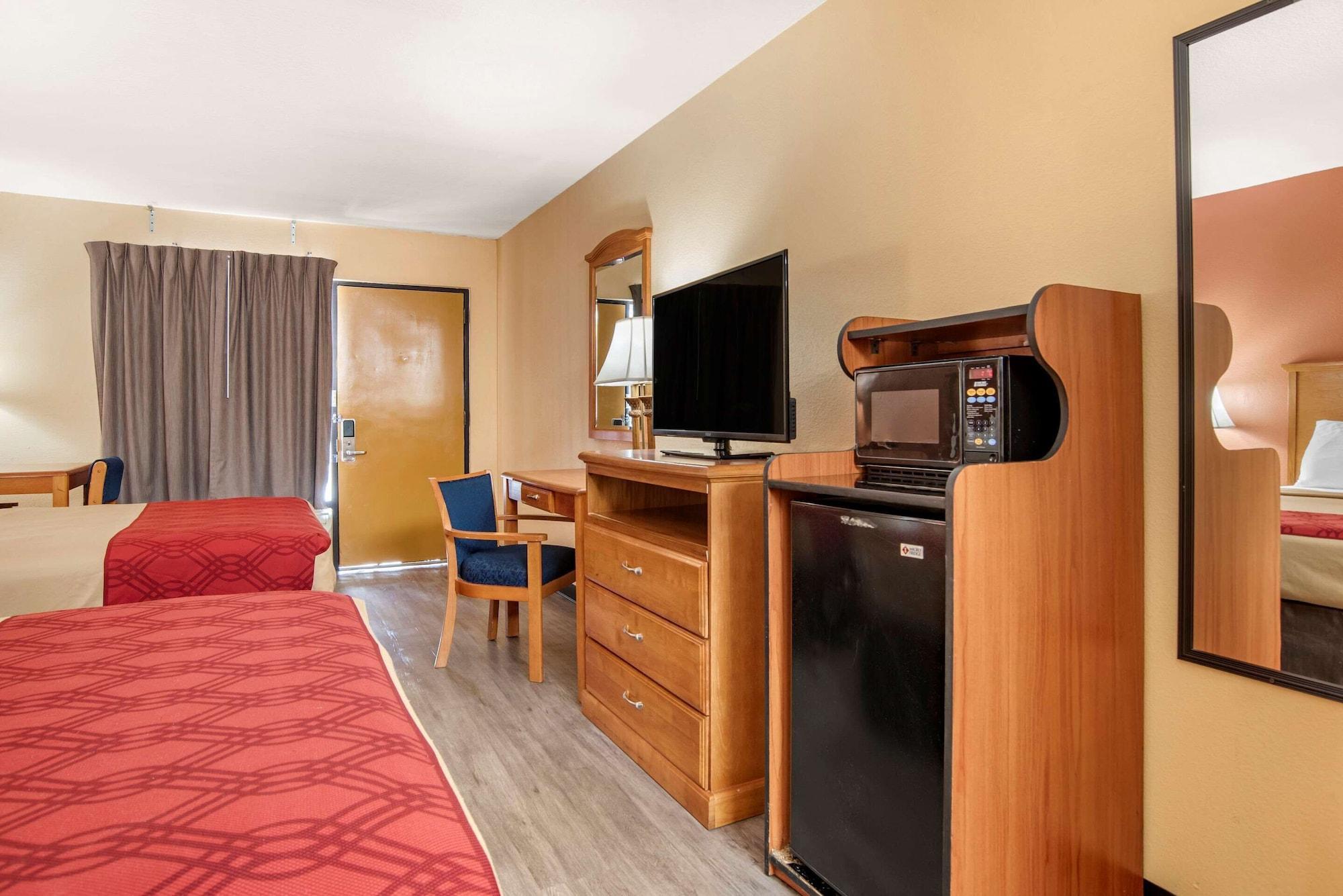 Econo Lodge Inn & Suites Evergreen Εξωτερικό φωτογραφία